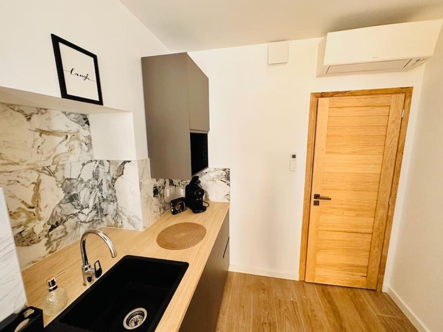 Les Appartements De Nana 4 - Studio Hypercentre, Rue Meynadier, Palais & Plage, Clim, Wifi Cannes Exterior photo